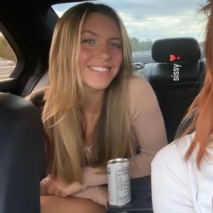 Meet your Posher, Kayla